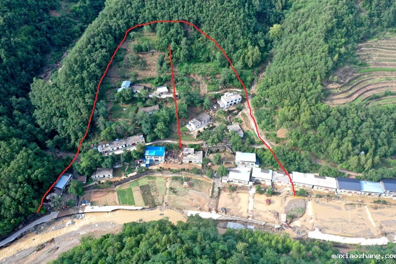 20250828/68b005459344a.jpg 4祝家湾滑坡全貌.jpg